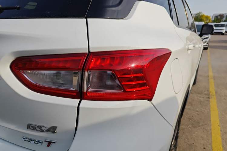 Used GAC Trumpchi GS4 2017 235T Automatic Two-Wheel Drive Elite Edition Right Rear Taillight
