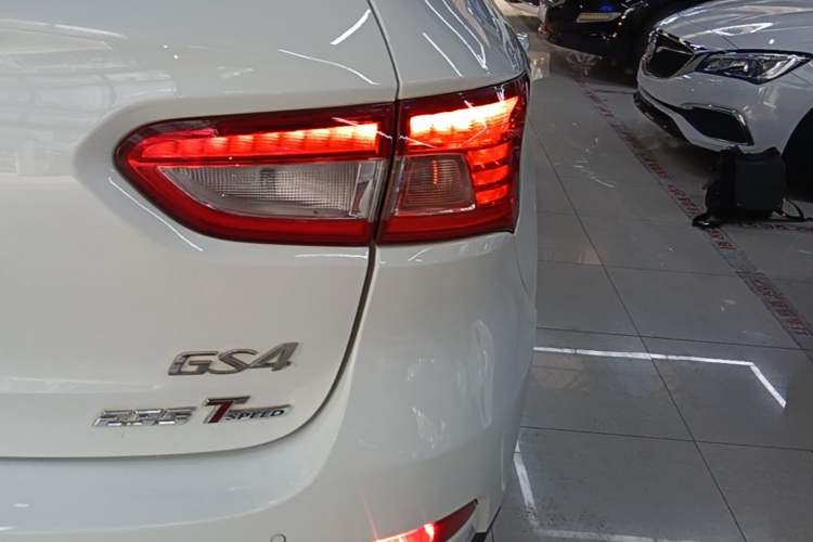 Used GAC Trumpchi GS4 2017 235T G-DCT Two-Wheel Drive Elite Edition Right Rear Taillight