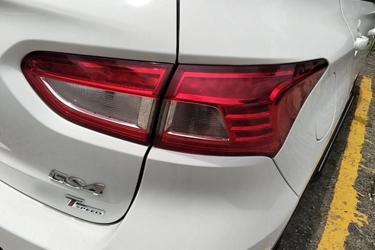 Used GAC Trumpchi GS4 2017 200T G-DCT Two-Wheel Drive Elite Edition Right Rear Taillight