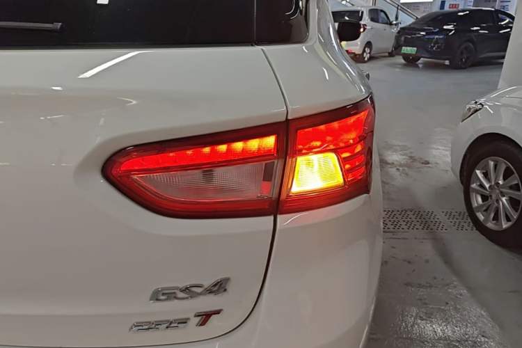 Used GAC Trumpchi GS4 2017 235T Automatic Two-Wheel Drive Elite Edition Right Rear Taillight