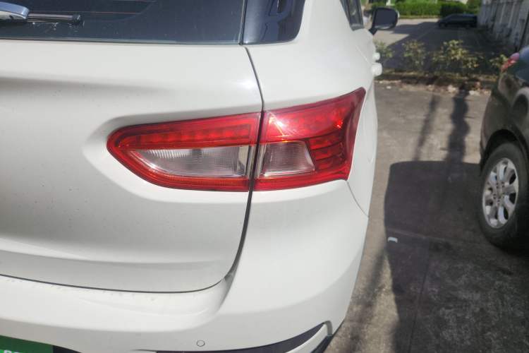 Used GAC Trumpchi GS4 2017 200T G-DCT Two-Wheel Drive Elite Edition Right Rear Taillight