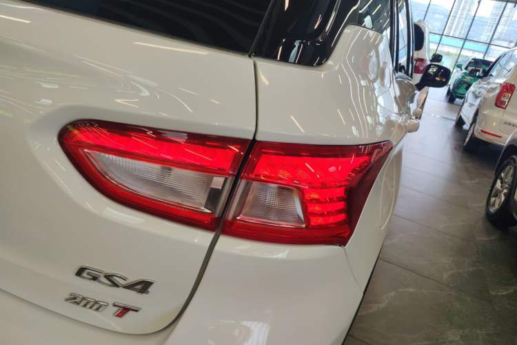 Used GAC Trumpchi GS4 2017 200T Manual Two-Wheel Drive Elite Edition Right Rear Taillight