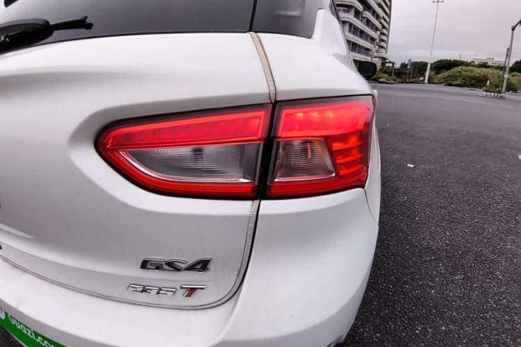 Used GAC Trumpchi GS4 2017 235T Manual Two-Wheel Drive Luxury Edition Right Rear Taillight