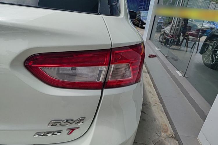 Used GAC Trumpchi GS4 2017 235T Manual Two-Wheel Drive Luxury Edition Right Rear Taillight