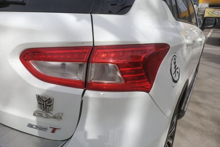 Used GAC Trumpchi GS4 2017 235T Automatic Two-Wheel Drive Luxury Smart Connectivity Version Right Rear Taillight