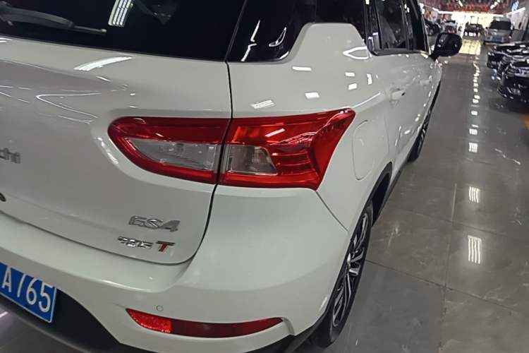 Used GAC Trumpchi GS4 2017 235T Automatic Two-Wheel Drive Luxury Smart Connectivity Version Right Rear Taillight