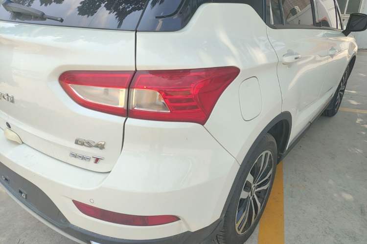 Used GAC Trumpchi GS4 2017 235T Manual Two-Wheel Drive Luxury Edition Right Rear Taillight