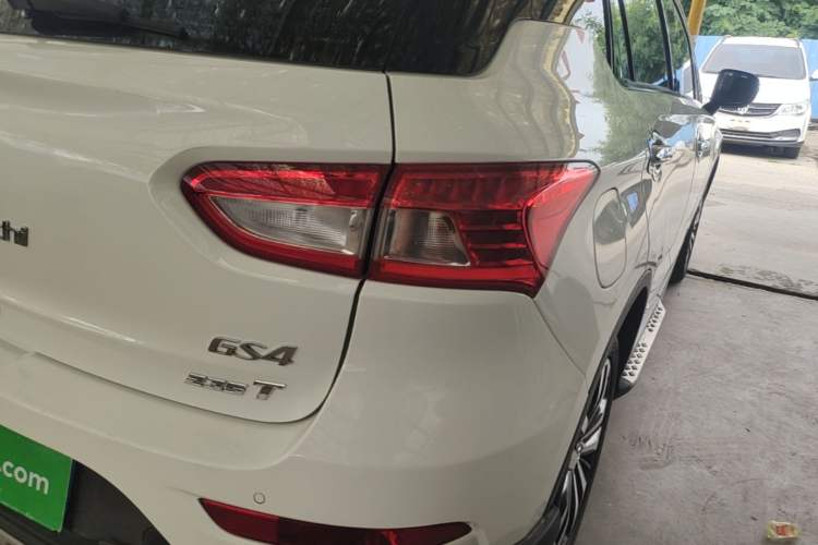 Used GAC Trumpchi GS4 2017 235T Automatic Two-Wheel Drive Luxury Smart Connectivity Version Right Rear Taillight