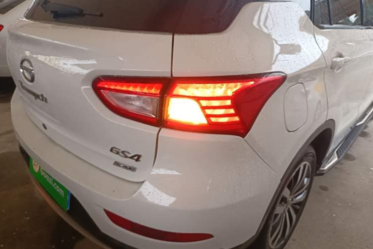 Used GAC Trumpchi GS4 2017 235T Automatic Two-Wheel Drive Luxury Smart Connectivity Version Right Rear Taillight