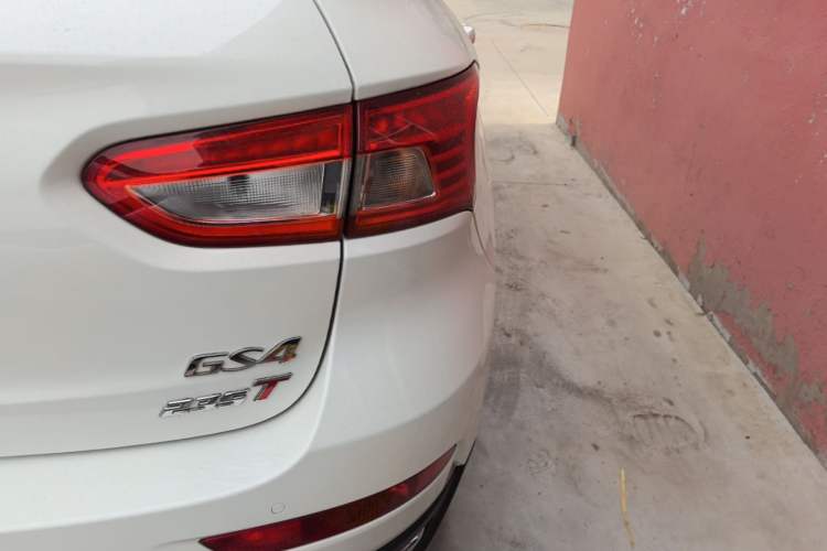 Used GAC Trumpchi GS4 2017 235T Manual Two-Wheel Drive Luxury Edition Right Rear Taillight