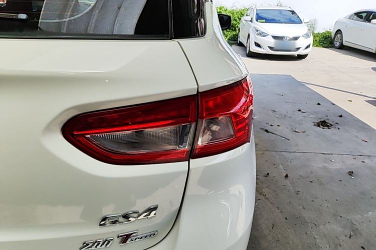 Used GAC Trumpchi GS4 2017 200T G-DCT Two-Wheel Drive Elite Edition Right Rear Taillight