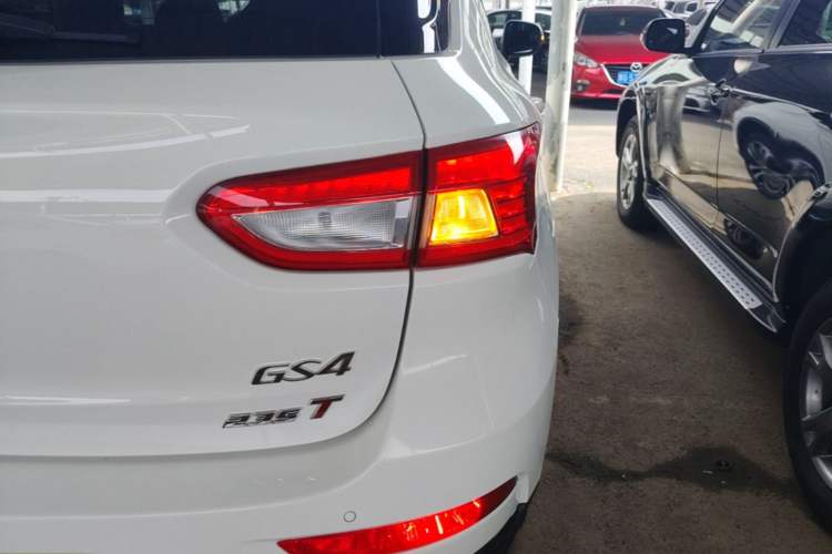 Used GAC Trumpchi GS4 2017 235T Automatic Two-Wheel Drive Luxury Smart Connectivity Version Right Rear Taillight