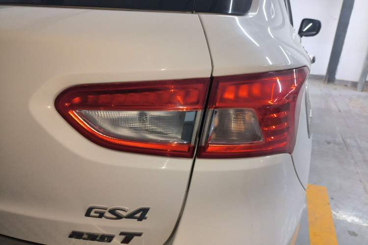 Used GAC Trumpchi GS4 2017 235T Automatic Two-Wheel Drive Luxury Smart Connectivity Version Right Rear Taillight