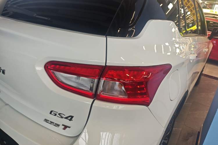 Used GAC Trumpchi GS4 2017 235T Automatic Two-Wheel Drive Luxury Smart Connectivity Version Right Rear Taillight