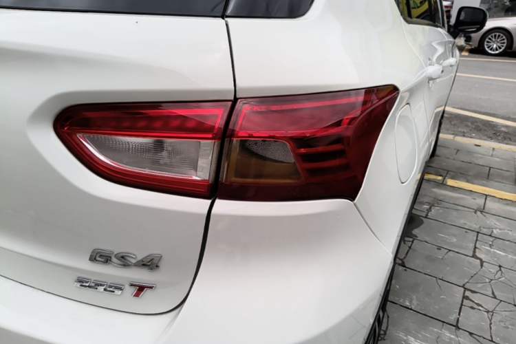 Used GAC Trumpchi GS4 2017 235T Automatic Two-Wheel Drive Luxury Smart Connectivity Version Right Rear Taillight