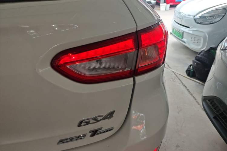 Used GAC Trumpchi GS4 2017 235T G-DCT Two-Wheel Drive Elite Edition Right Rear Taillight