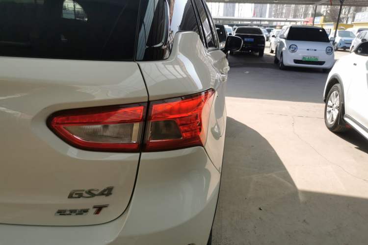 Used GAC Trumpchi GS4 2017 235T Manual Two-Wheel Drive Luxury Edition Right Rear Taillight