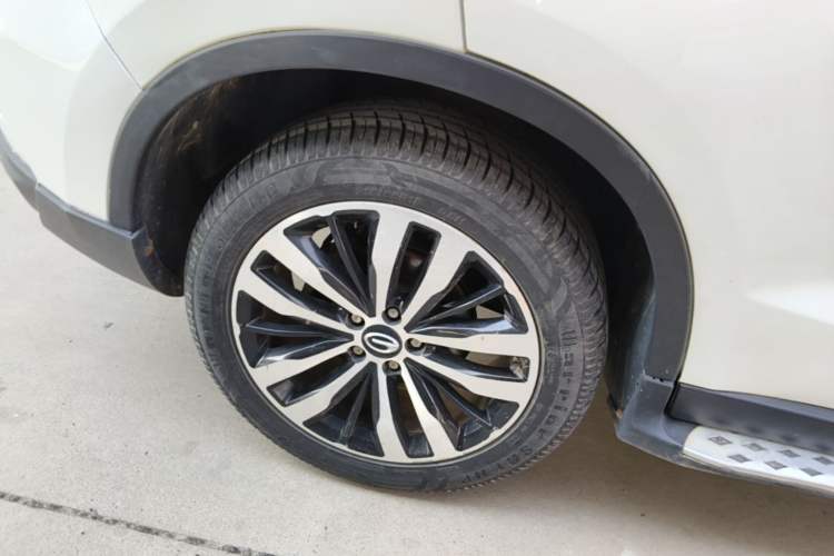 Used GAC Trumpchi GS4 2017 235T Automatic Two-Wheel Drive Luxury Smart Connectivity Version Right Rear Wheel Hub