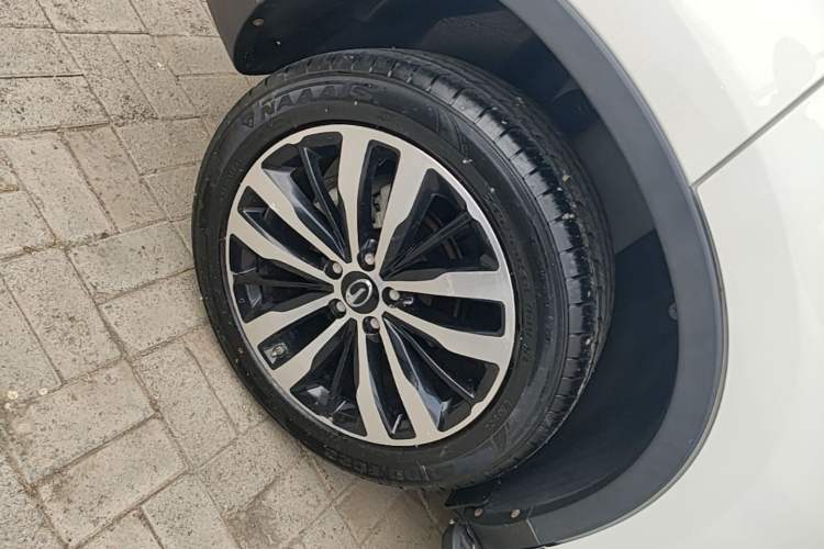 Used GAC Trumpchi GS4 2017 235T Automatic Two-Wheel Drive Luxury Smart Connectivity Version Right Rear Wheel Hub