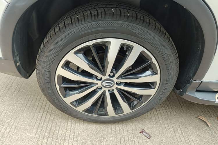Used GAC Trumpchi GS4 2017 235T Automatic Two-Wheel Drive Luxury Smart Connectivity Version Right Rear Wheel Hub