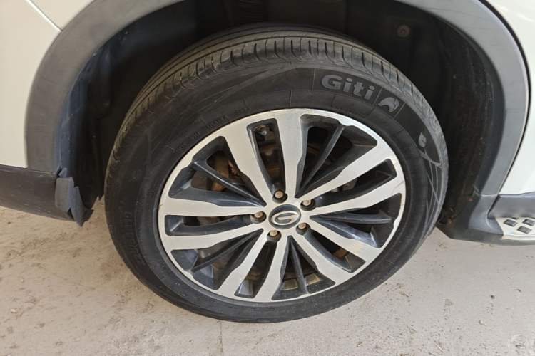 Used GAC Trumpchi GS4 2017 235T Automatic Two-Wheel Drive Luxury Smart Connectivity Version Right Rear Wheel Hub