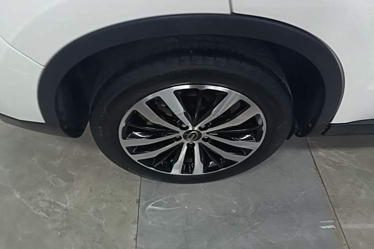 Used GAC Trumpchi GS4 2017 235T Automatic Two-Wheel Drive Luxury Smart Connectivity Version Right Rear Wheel Hub