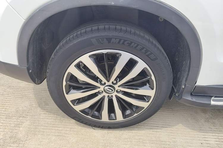 Used GAC Trumpchi GS4 2017 235T Automatic Two-Wheel Drive Luxury Smart Connectivity Version Right Rear Wheel Hub
