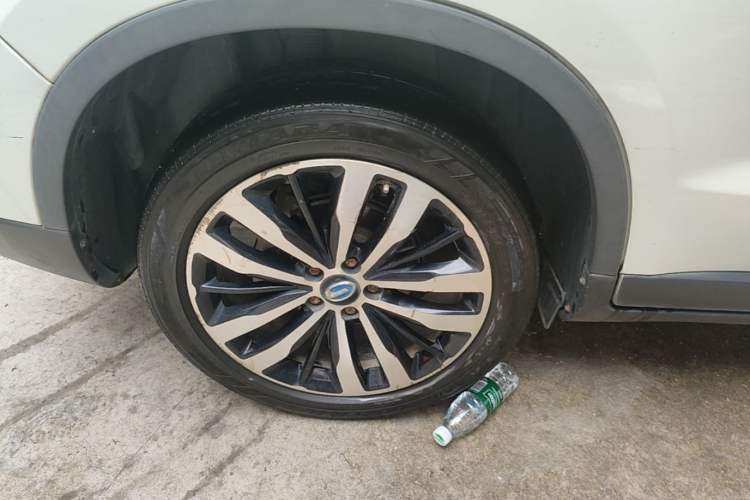 Used GAC Trumpchi GS4 2017 235T Automatic Two-Wheel Drive Luxury Smart Connectivity Version Right Rear Wheel Hub