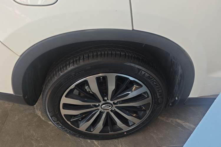 Used GAC Trumpchi GS4 2017 235T Automatic Two-Wheel Drive Luxury Smart Connectivity Version Right Rear Wheel Hub