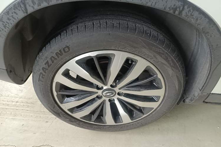 Used GAC Trumpchi GS4 2017 235T Automatic Two-Wheel Drive Luxury Smart Connectivity Version Right Rear Wheel Hub