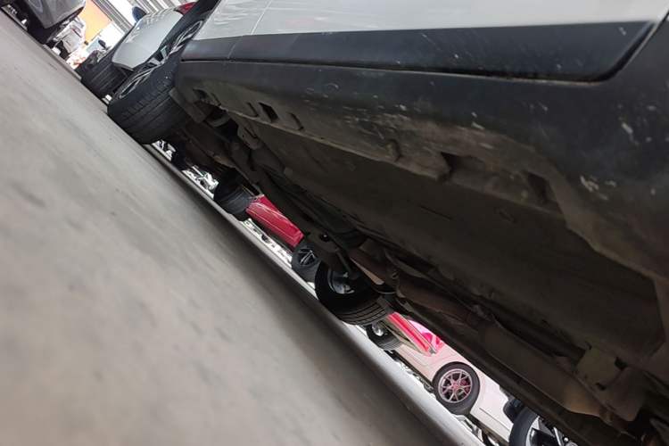 Used GAC Trumpchi GS4 2017 235T Automatic Two-Wheel Drive Luxury Smart Connectivity Version Right Side Sill