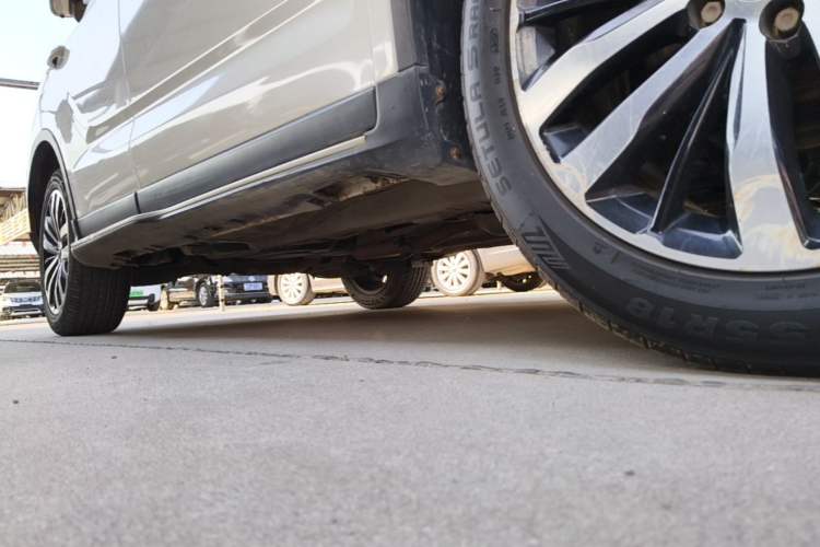Used GAC Trumpchi GS4 2017 235T Automatic Two-Wheel Drive Luxury Smart Connectivity Version Right Side Sill