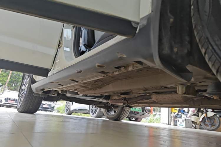 Used GAC Trumpchi GS4 2017 235T Automatic Two-Wheel Drive Luxury Smart Connectivity Version Right Side Sill
