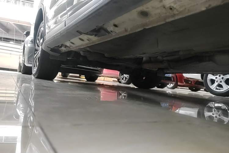 Used GAC Trumpchi GS4 2017 235T Automatic Two-Wheel Drive Luxury Smart Connectivity Version Right Side Sill
