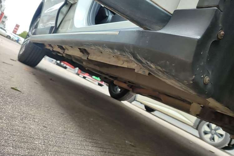 Used GAC Trumpchi GS4 2017 235T Automatic Two-Wheel Drive Luxury Smart Connectivity Version Right Side Sill