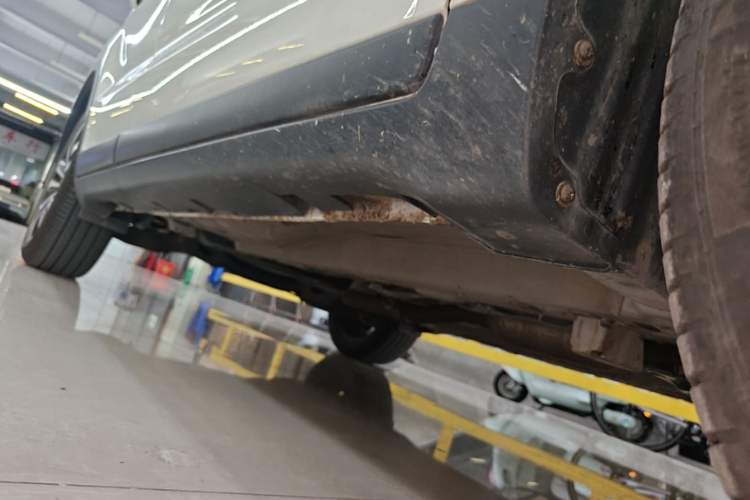 Used GAC Trumpchi GS4 2017 235T Automatic Two-Wheel Drive Luxury Smart Connectivity Version Right Side Sill