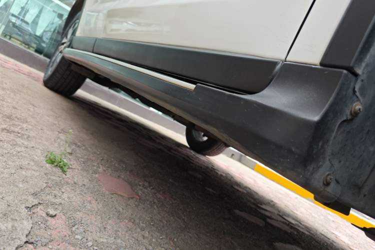 Used GAC Trumpchi GS4 2017 235T Automatic Two-Wheel Drive Elite Edition Right Side Sill