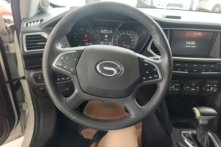 Used GAC Trumpchi GS4 2017 235T Automatic Two-Wheel Drive Luxury Smart Connectivity Version Steering Wheel