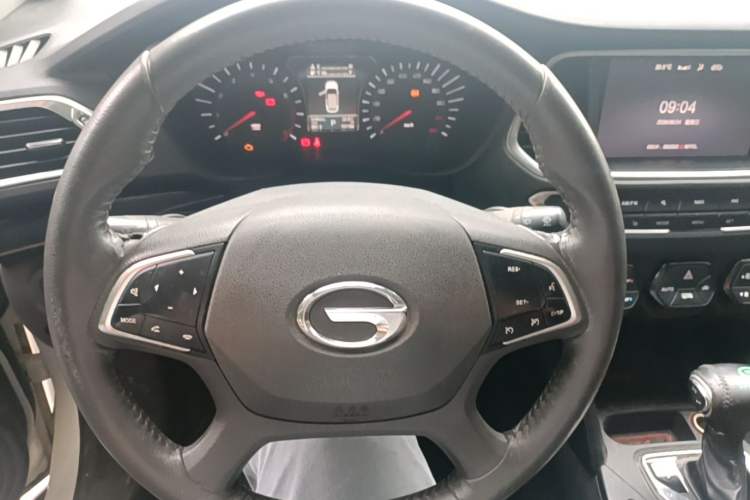 Used GAC Trumpchi GS4 2017 235T Automatic Two-Wheel Drive Luxury Smart Connectivity Version Steering Wheel