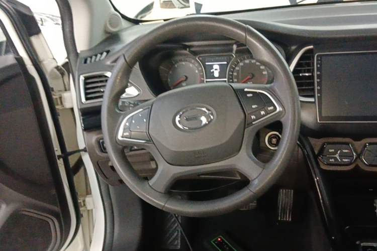 Used GAC Trumpchi GS4 2017 235T G-DCT Two-Wheel Drive Elite Edition Steering Wheel