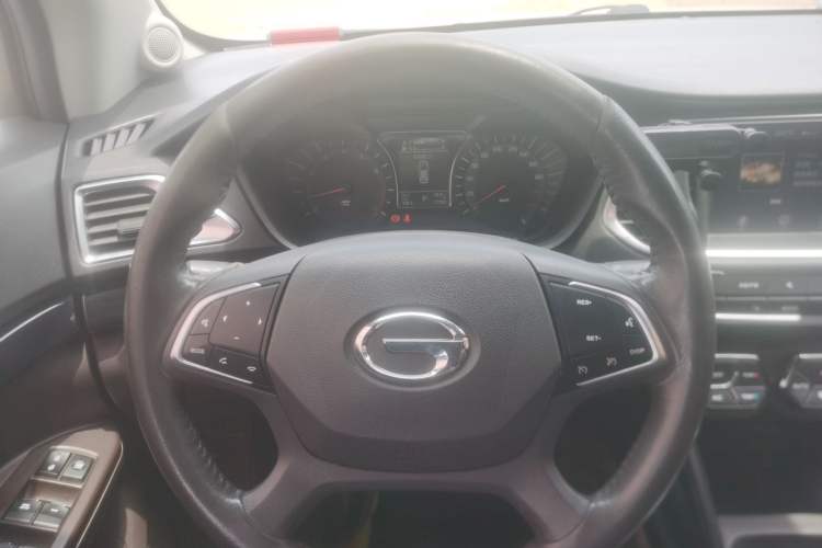 Used GAC Trumpchi GS4 2017 235T Automatic Two-Wheel Drive Luxury Smart Connectivity Version Steering Wheel