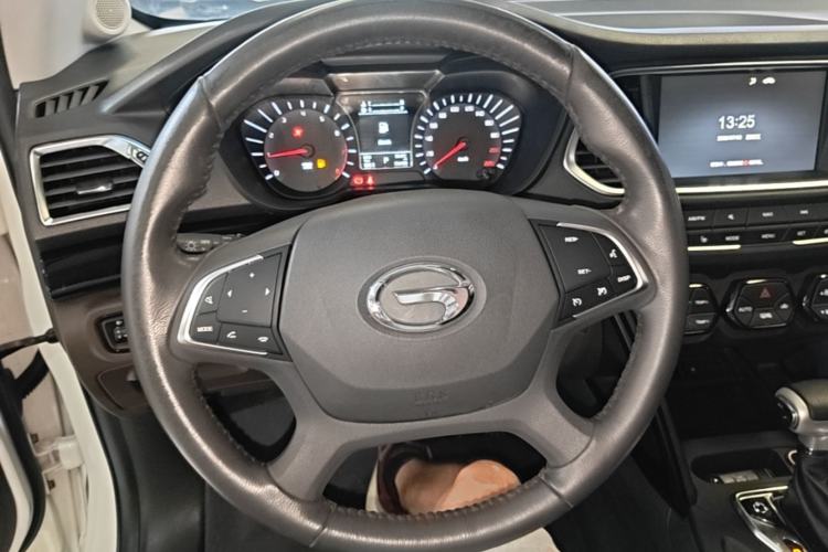 Used GAC Trumpchi GS4 2017 235T Automatic Two-Wheel Drive Luxury Smart Connectivity Version Steering Wheel