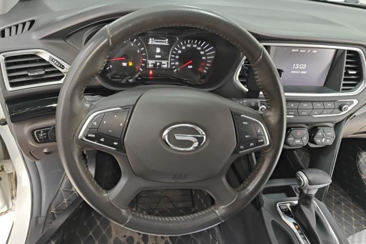 Used GAC Trumpchi GS4 2017 235T Automatic Two-Wheel Drive Luxury Smart Connectivity Version Steering Wheel