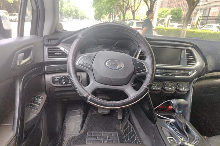 Used GAC Trumpchi GS4 2017 235T Automatic Two-Wheel Drive Luxury Smart Connectivity Version Steering Wheel