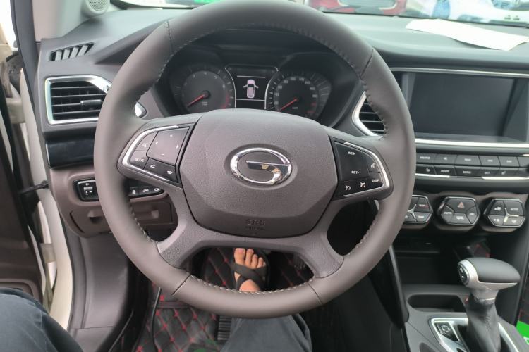 Used GAC Trumpchi GS4 2017 235T Automatic Two-Wheel Drive Luxury Smart Connectivity Version Steering Wheel