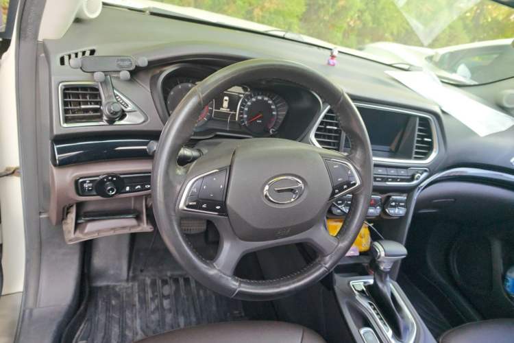 Used GAC Trumpchi GS4 2017 235T Automatic Two-Wheel Drive Luxury Smart Connectivity Version Steering Wheel