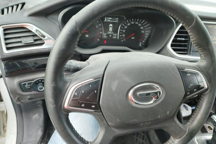 Used GAC Trumpchi GS4 2017 235T Automatic Two-Wheel Drive Luxury Smart Connectivity Version Steering Wheel