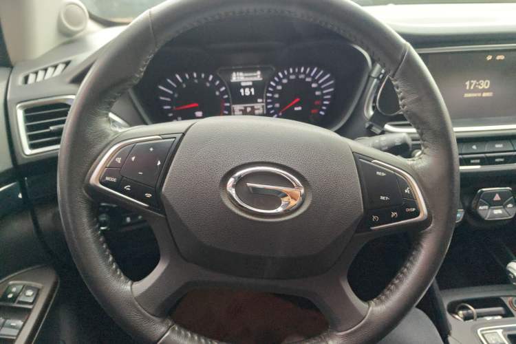 Used GAC Trumpchi GS4 2017 235T Automatic Two-Wheel Drive Luxury Smart Connectivity Version Steering Wheel