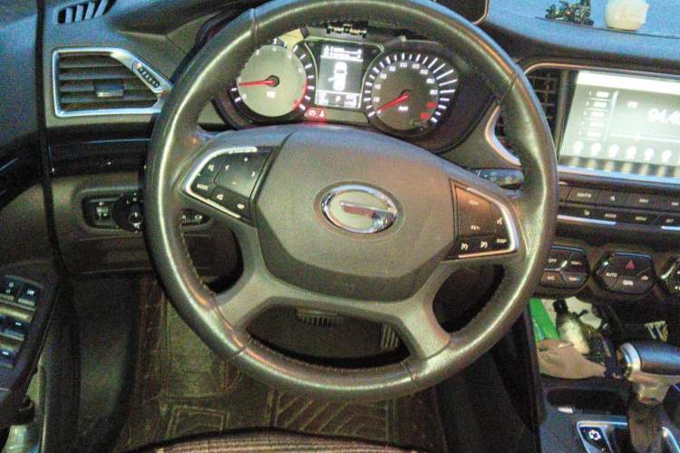 Used GAC Trumpchi GS4 2017 235T Automatic Two-Wheel Drive Luxury Smart Connectivity Version Steering Wheel