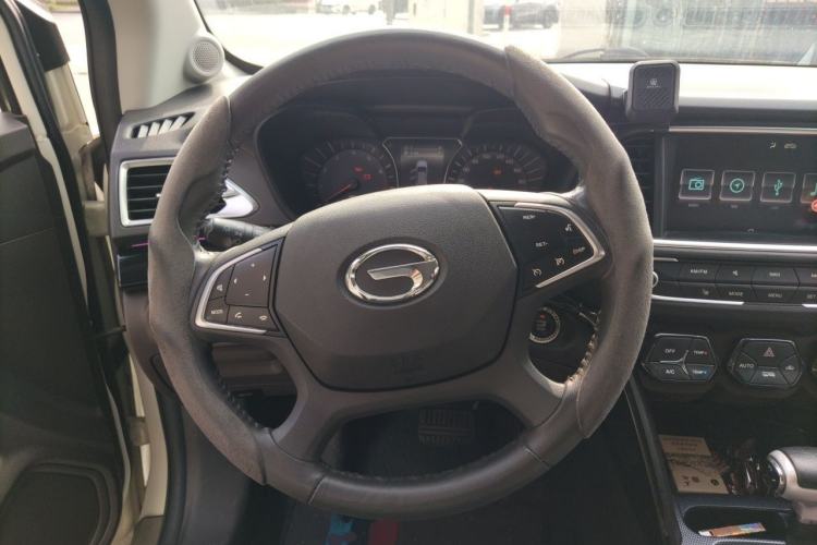 Used GAC Trumpchi GS4 2017 235T Automatic Two-Wheel Drive Luxury Smart Connectivity Version Steering Wheel